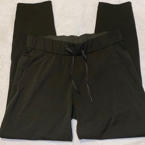 NWOT Lululemon On The Fly Pant *28"